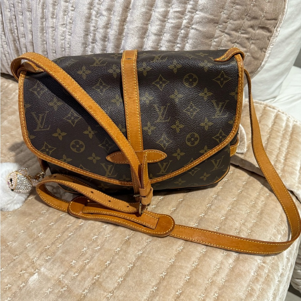 LV with proof of authenticity 
COA included